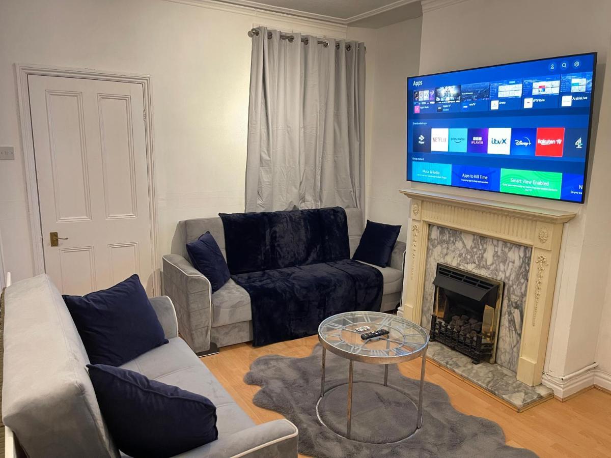 3 Bedrooms Comfortable Home With Jacuzzi Hot Tub Sleeps 10 Leicester Luaran gambar