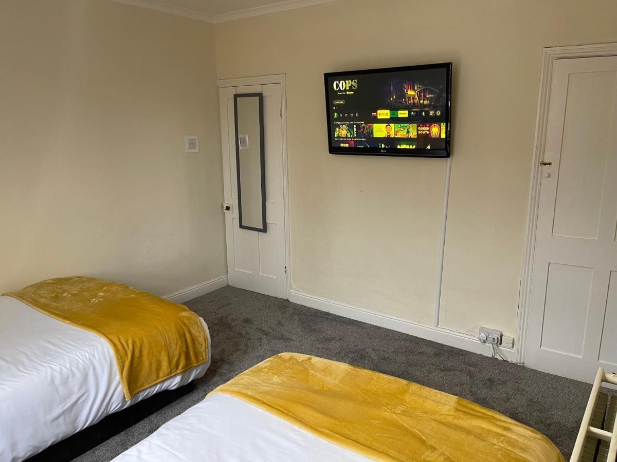 3 Bedrooms Comfortable Home With Jacuzzi Hot Tub Sleeps 10 Leicester Luaran gambar