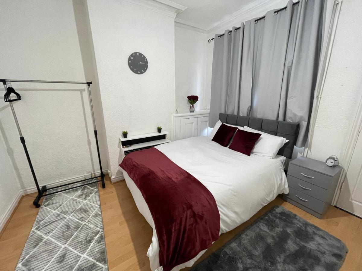 3 Bedrooms Comfortable Home With Jacuzzi Hot Tub Sleeps 10 Leicester Luaran gambar