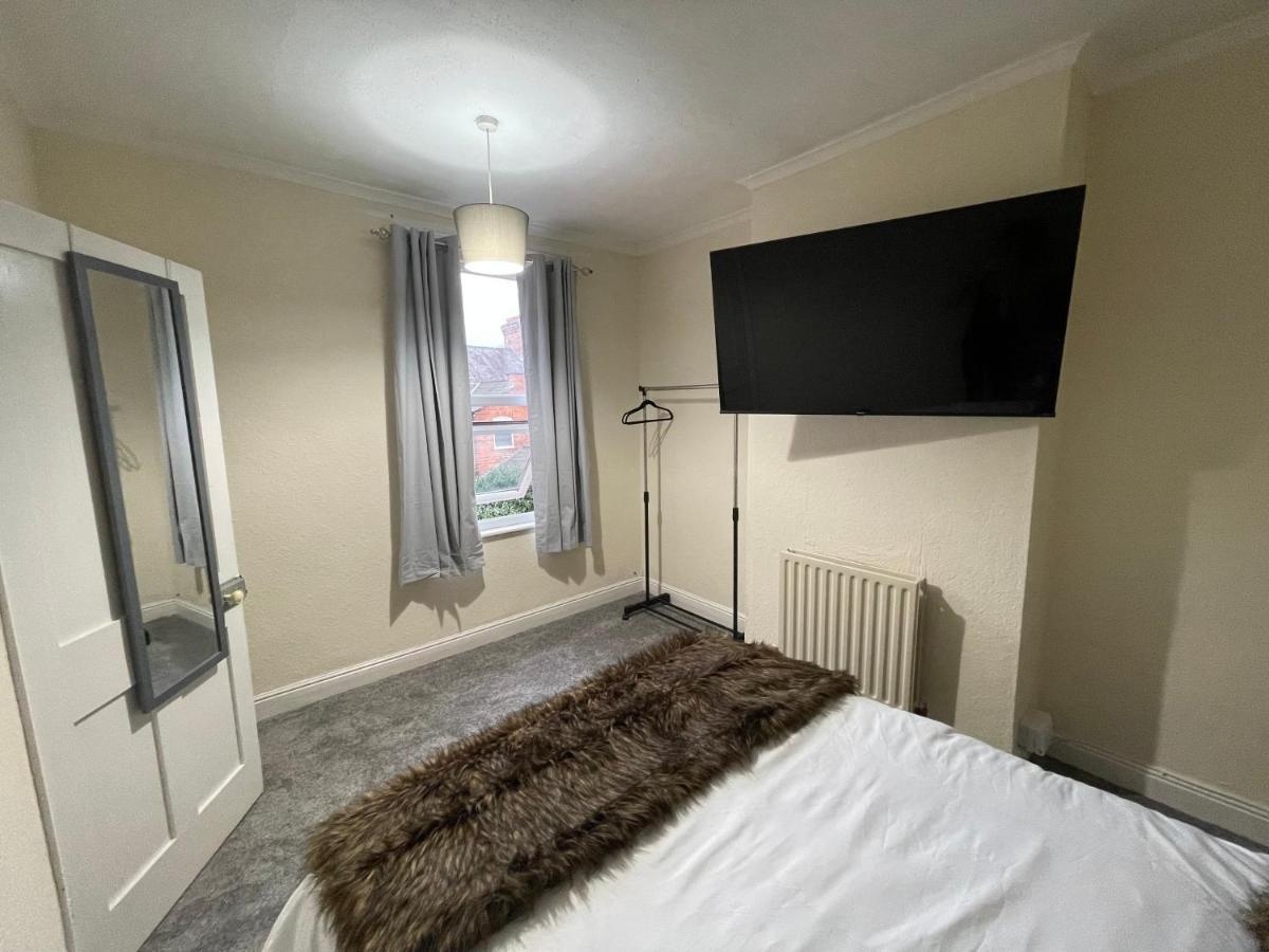 3 Bedrooms Comfortable Home With Jacuzzi Hot Tub Sleeps 10 Leicester Luaran gambar