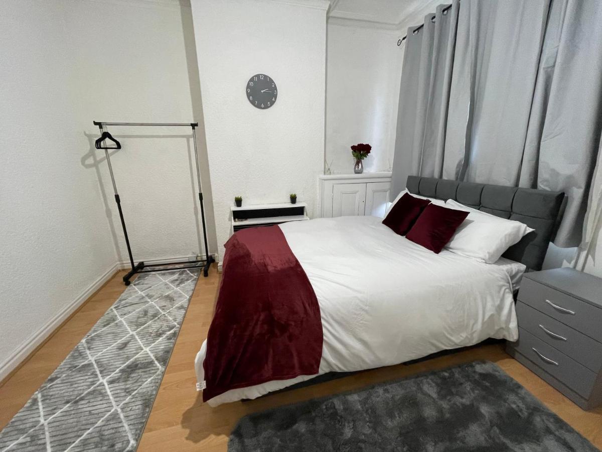 3 Bedrooms Comfortable Home With Jacuzzi Hot Tub Sleeps 10 Leicester Luaran gambar