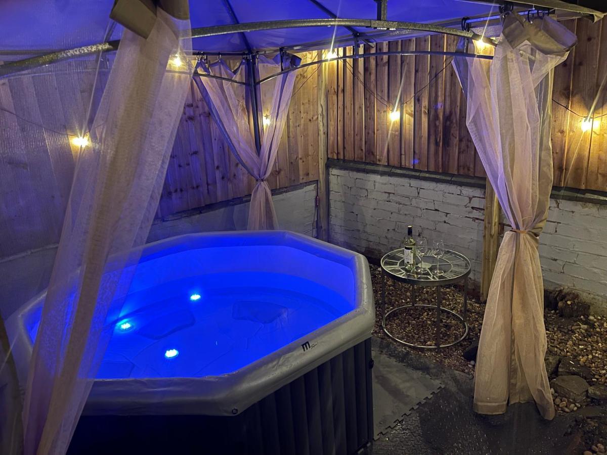 3 Bedrooms Comfortable Home With Jacuzzi Hot Tub Sleeps 10 Leicester Luaran gambar